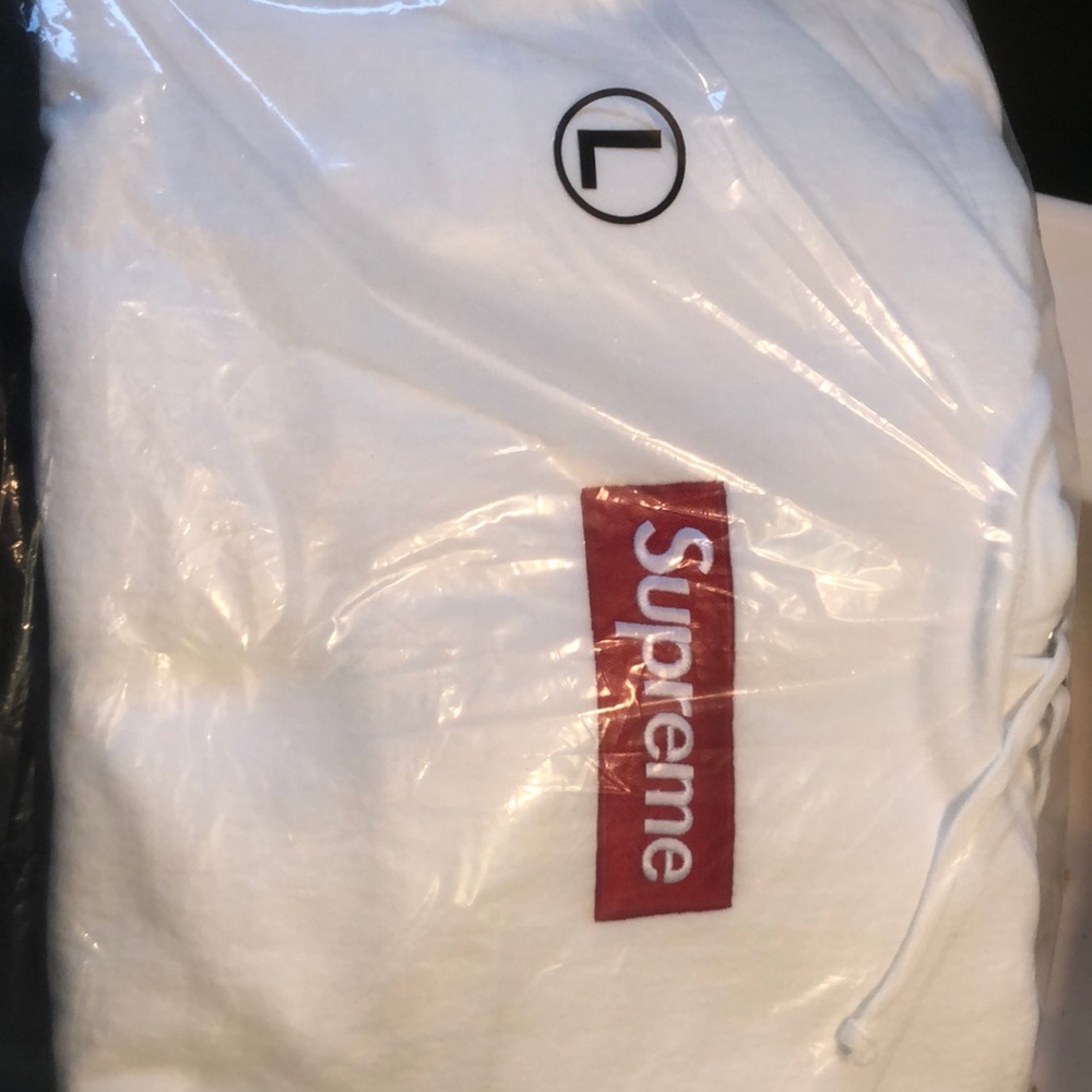 White Large Supreme box logo brand new in packaging
